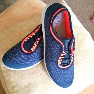 Clark's Cloudsteppers sneaker worn 1ce